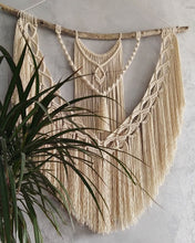 Load image into Gallery viewer, Macrame wall hanging &quot;Solange&quot;
