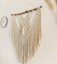 Load image into Gallery viewer, Macrame wall hanging &quot;Solange&quot;
