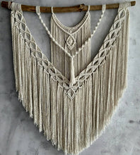 Load image into Gallery viewer, Macrame wall hanging &quot;Solange&quot;
