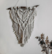 Load image into Gallery viewer, Small macrame wall hanging &quot;Adele&quot;
