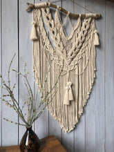 Load image into Gallery viewer, Macrame wall hanging &quot;Wendy&quot;
