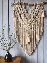 Load image into Gallery viewer, Macrame wall hanging &quot;Wendy&quot;
