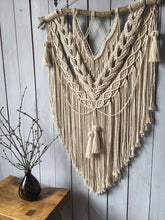 Load image into Gallery viewer, Macrame wall hanging &quot;Wendy&quot;
