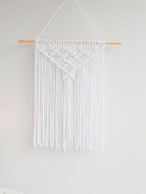 Load image into Gallery viewer, White small macrame wall hanging &quot;Selene&quot;
