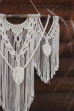 Load image into Gallery viewer, Macrame wall hanging &quot;Constance&quot;
