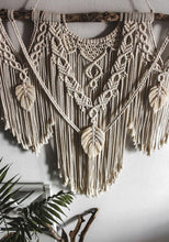 Load image into Gallery viewer, Macrame wall hanging &quot;Constance&quot;
