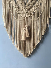 Load image into Gallery viewer, Macrame wall hanging &quot;Wendy&quot;
