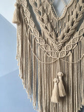 Load image into Gallery viewer, Macrame wall hanging &quot;Wendy&quot;
