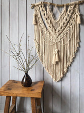 Load image into Gallery viewer, Macrame wall hanging &quot;Wendy&quot;
