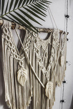 Load image into Gallery viewer, Macrame wall hanging &quot;Constance&quot;
