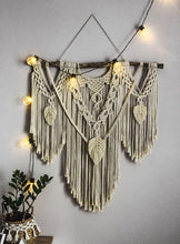 Load image into Gallery viewer, Macrame wall hanging &quot;Constance&quot;
