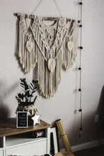 Load image into Gallery viewer, Macrame wall hanging &quot;Constance&quot;
