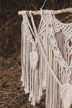 Load image into Gallery viewer, Macrame wall hanging &quot;Constance&quot;
