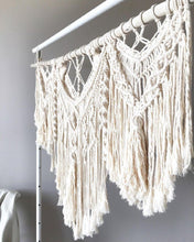 Load image into Gallery viewer, Large macrame wall hanging &quot;Savannah&quot;
