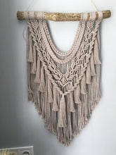 Load image into Gallery viewer, Small macrame wall decor &quot;Valerie&quot;
