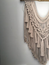 Load image into Gallery viewer, Small macrame wall decor &quot;Valerie&quot;
