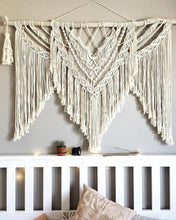 Load image into Gallery viewer, Large macrame wall hanging &quot;Agnes&quot;
