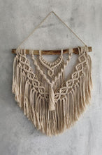 Load image into Gallery viewer, Macrame wall hanging &quot;Solange&quot;
