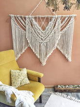 Load image into Gallery viewer, Large macrame wall hanging &quot;Agnes&quot;
