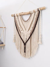 Load image into Gallery viewer, Small macrame wall hanging &quot;Una&quot;
