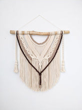 Load image into Gallery viewer, Small macrame wall hanging &quot;Una&quot;
