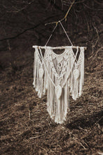 Load image into Gallery viewer, Macrame wall hanging &quot;Floella&quot;
