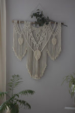 Load image into Gallery viewer, Macrame wall hanging &quot;Constance&quot;
