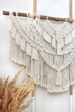 Load image into Gallery viewer, Macrame wall hanging &quot;Odelia&quot;
