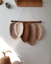 Load image into Gallery viewer, Colored Macrame Feathers Peggy Beige
