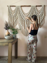 Load image into Gallery viewer, Macrame wall hanging Aurora
